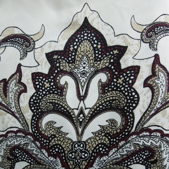 White House Black Market Patterned Top - Picture 4 of 5